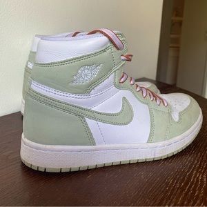Wmns Air Jordan 1 Retro High OG 'Seafoam'